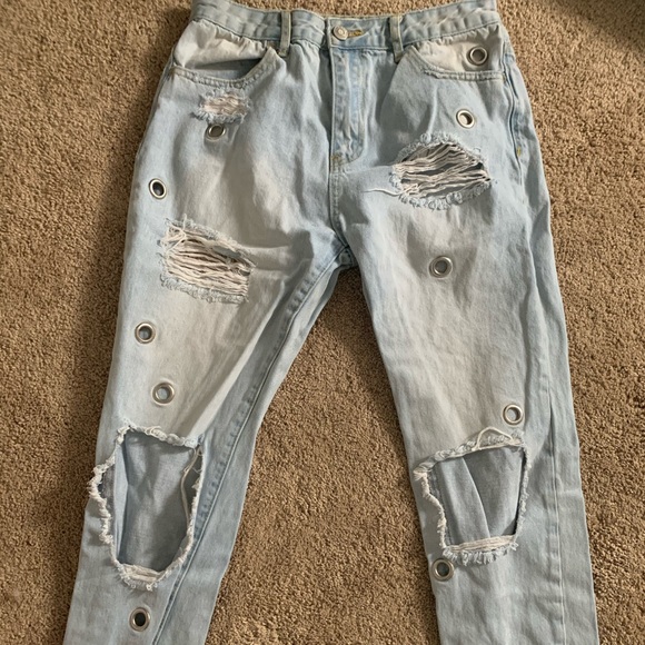 Forever 21 Denim - Distressed mom jeans